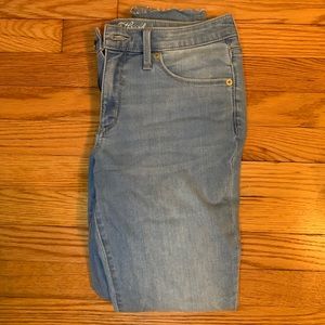 Women’s light blue mid rise skinny jeans